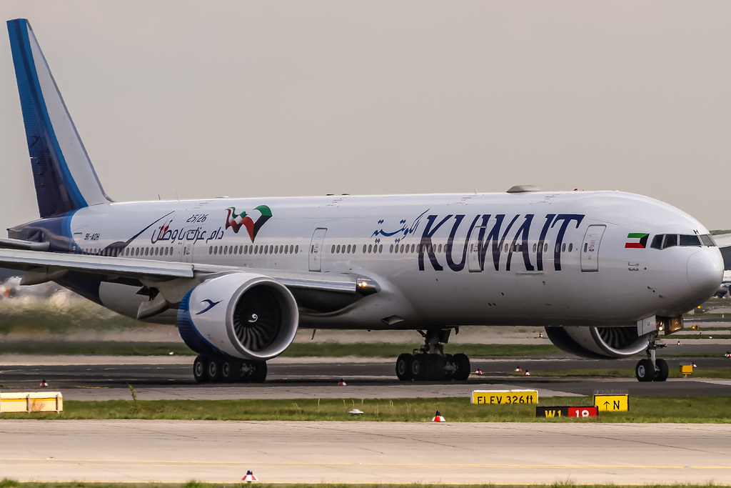 Photo of Kuwait Airways 9K-AOH, Boeing 777-300