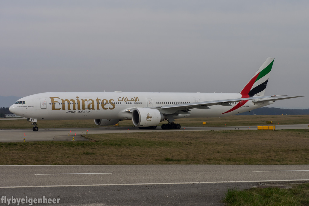 Photo of Emirates Airlines A6-EBK, Boeing 777-300