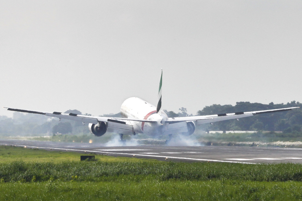 Photo of Emirates Airlines A6-EBZ, Boeing 777-300