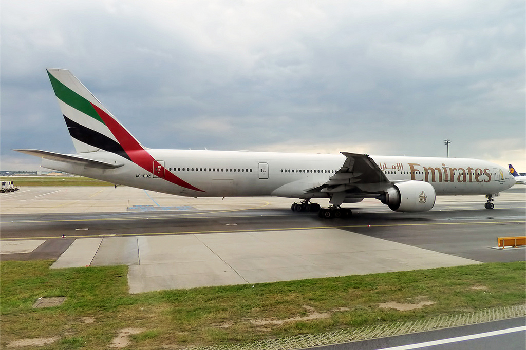 Photo of Emirates Airlines A6-EBZ, Boeing 777-300