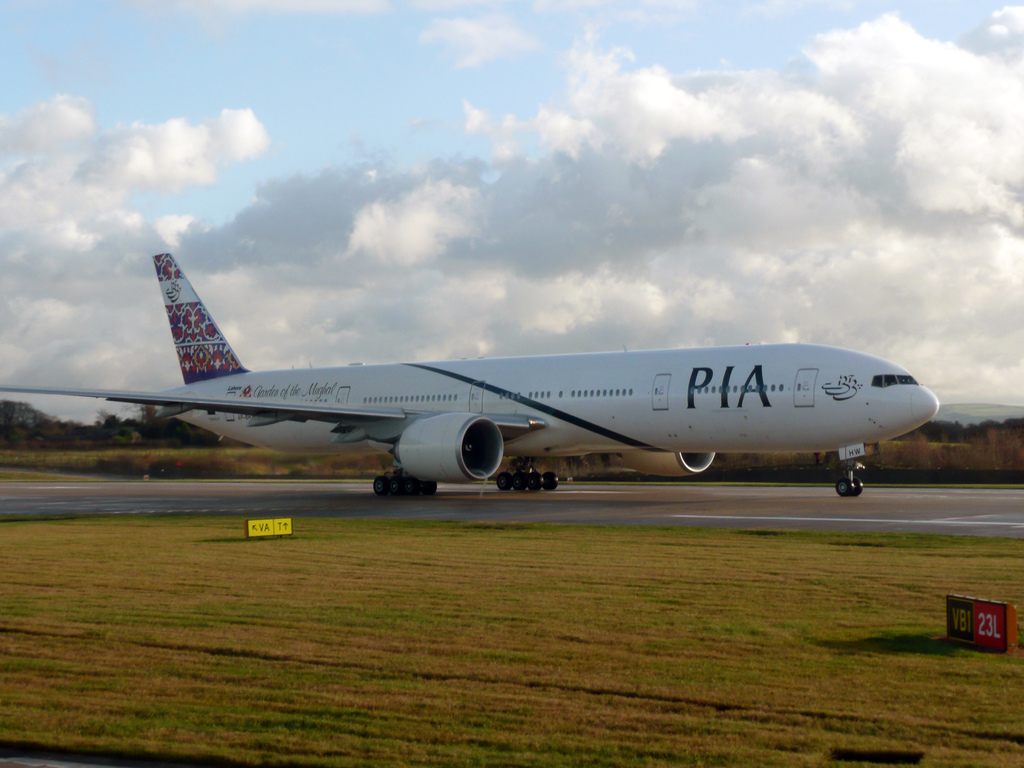 Photo of PIA Pakistan International Airlines AP-BHW, Boeing 777-300