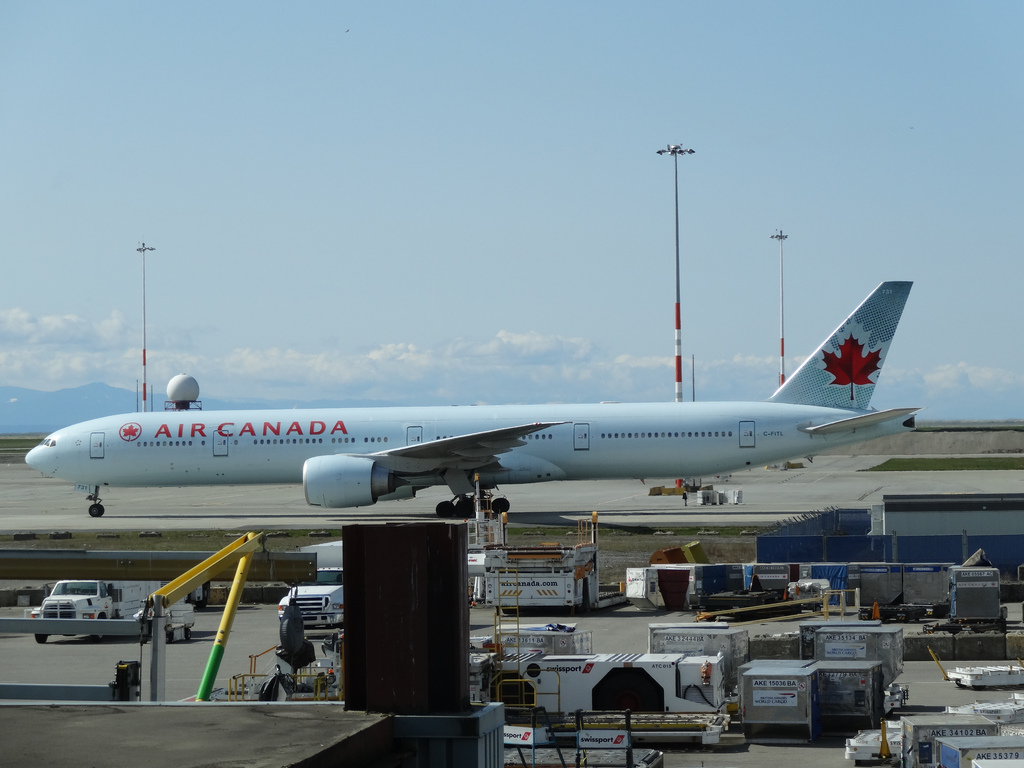 Photo of Air Canada C-FITL, Boeing 777-300