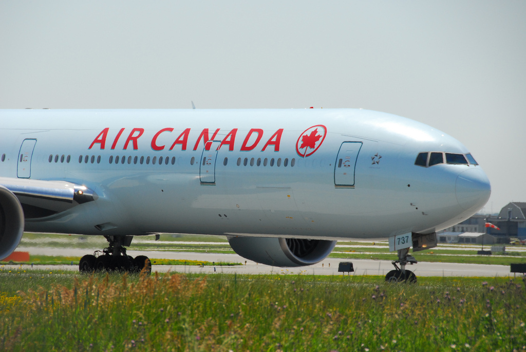 Photo of Air Canada C-FIUW, Boeing 777-300