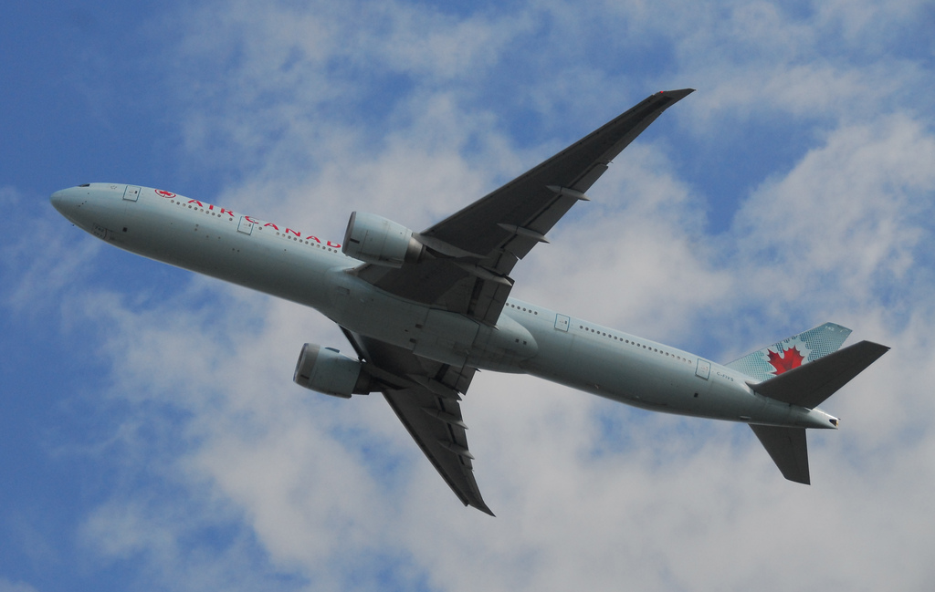 Photo of Air Canada C-FIVS, Boeing 777-300