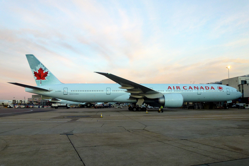 Photo of Air Canada C-FNNQ, Boeing 777-300