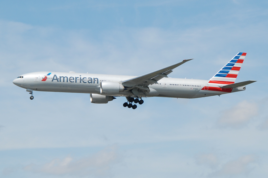 Photo of American Airlines N718AN, Boeing 777-300
