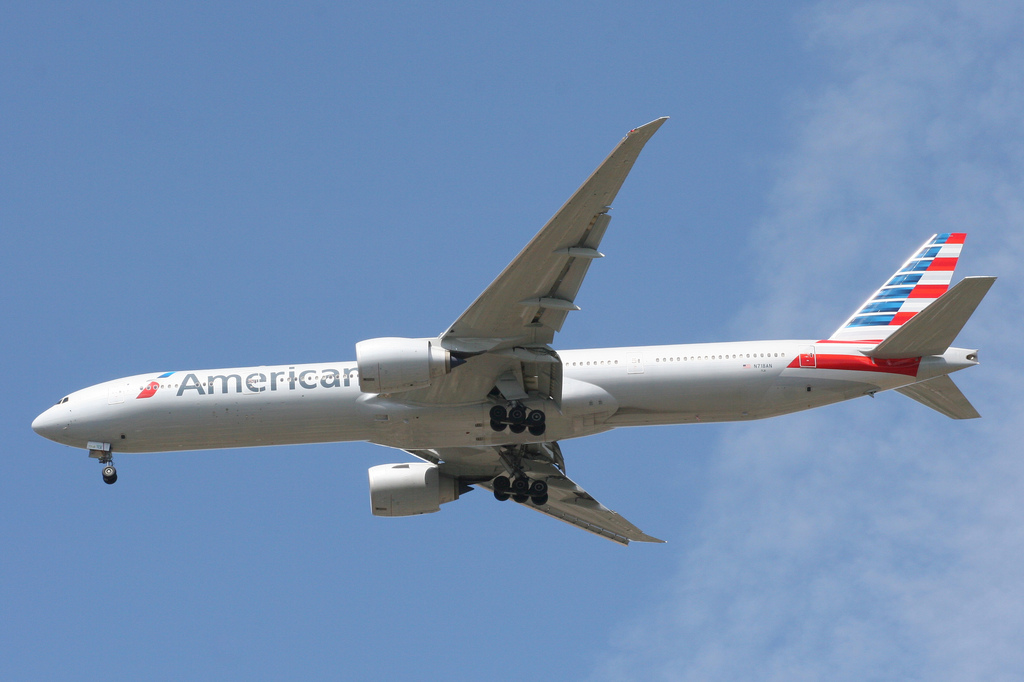 Photo of American Airlines N718AN, Boeing 777-300