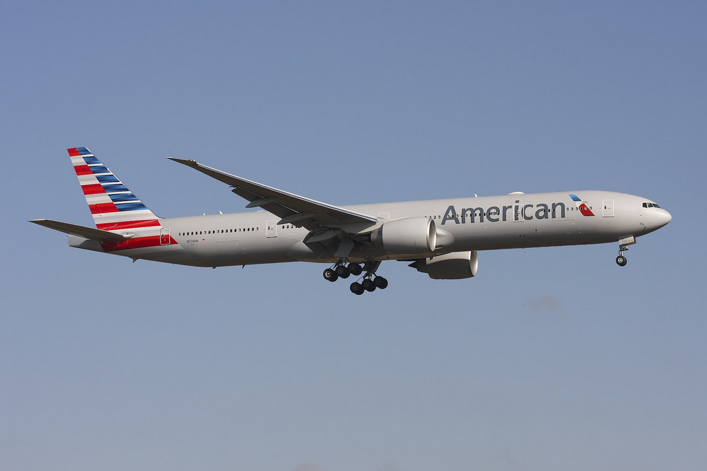 Photo of American Airlines N719AN, Boeing 777-300