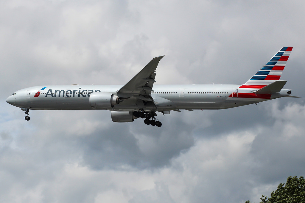 Photo of American Airlines N721AN, Boeing 777-300