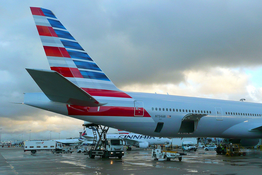 Photo of American Airlines N734AR, Boeing 777-300