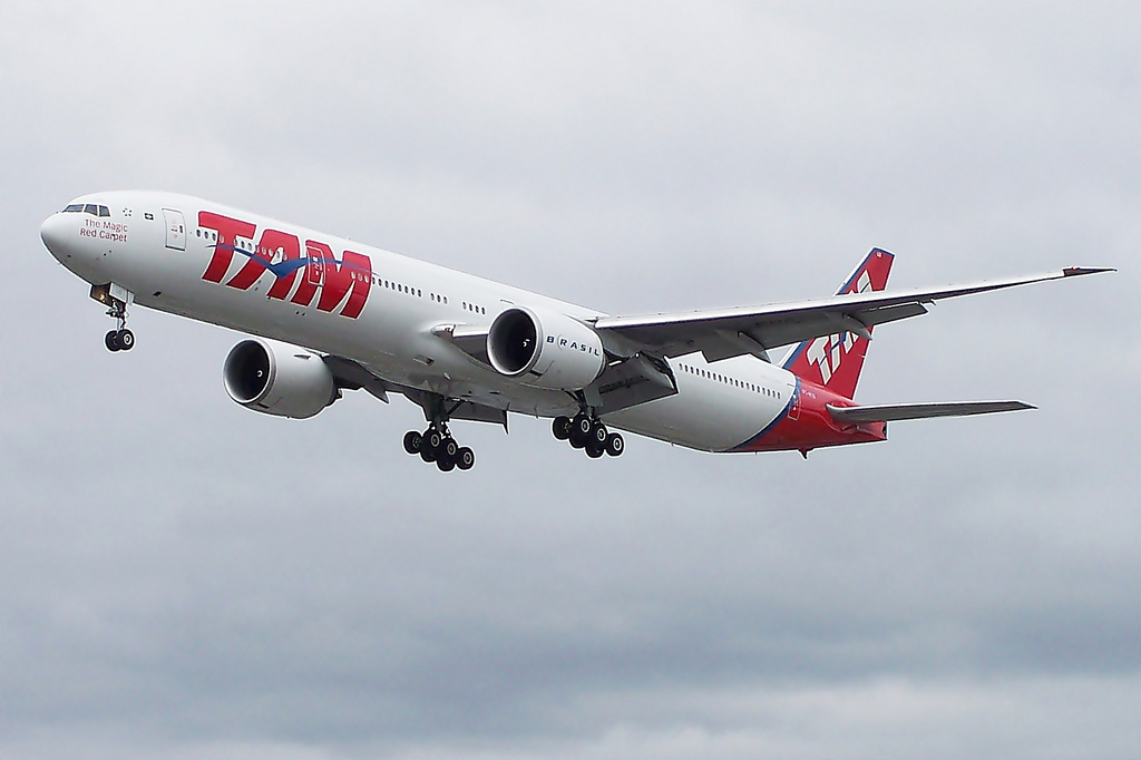 Photo of TAM Linhas Aereas PT-MUB, Boeing 777-300