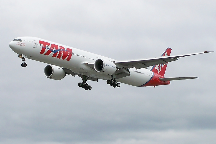Photo of TAM Linhas Aereas PT-MUB, Boeing 777-300