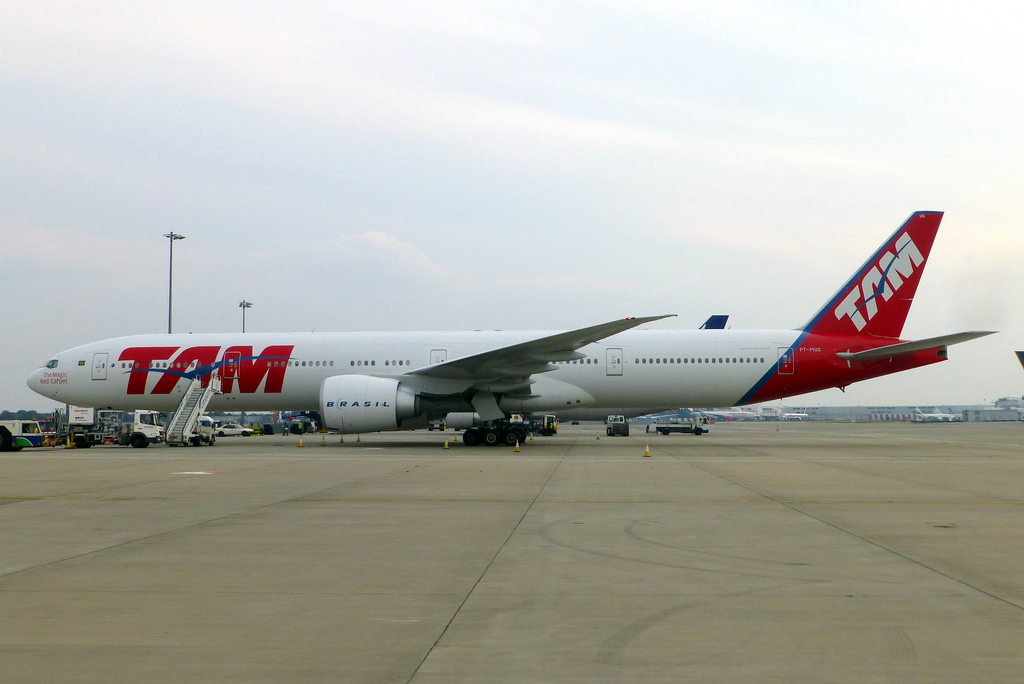 Photo of LATAM Airlines Brasil PT-MUG, Boeing 777-300