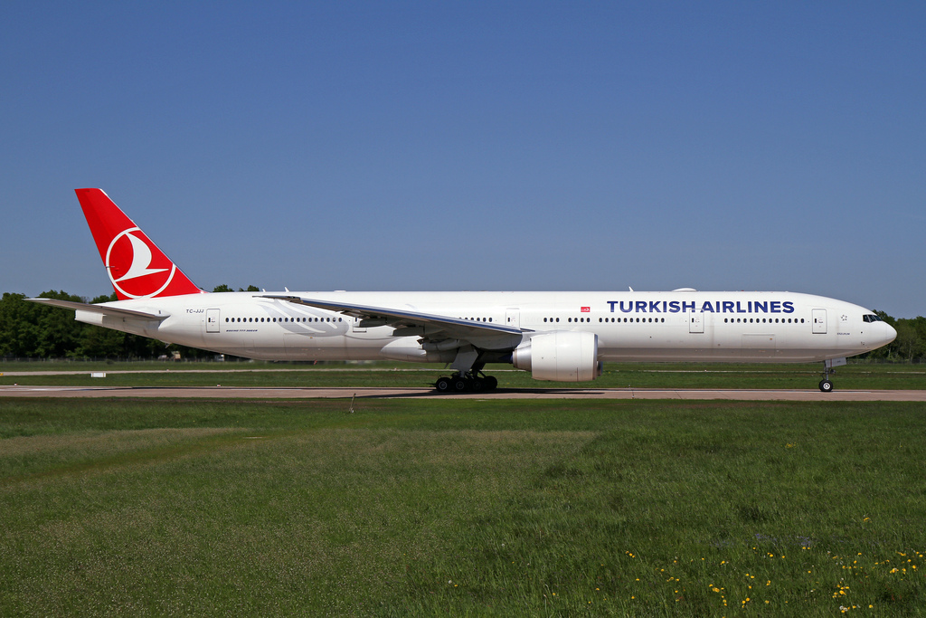 Photo of THY Turkish Airlines TC-JJJ, Boeing 777-300