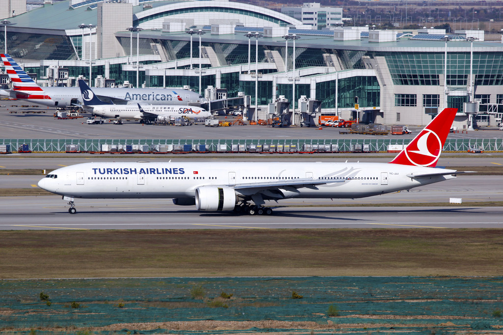 Photo of THY Turkish Airlines TC-JJJ, Boeing 777-300