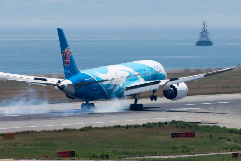 Photo of China Southern Airlines B-2733, Boeing 787-8 Dreamliner