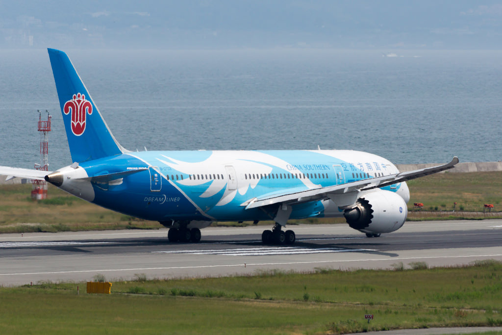 Photo of China Southern Airlines B-2733, Boeing 787-8 Dreamliner