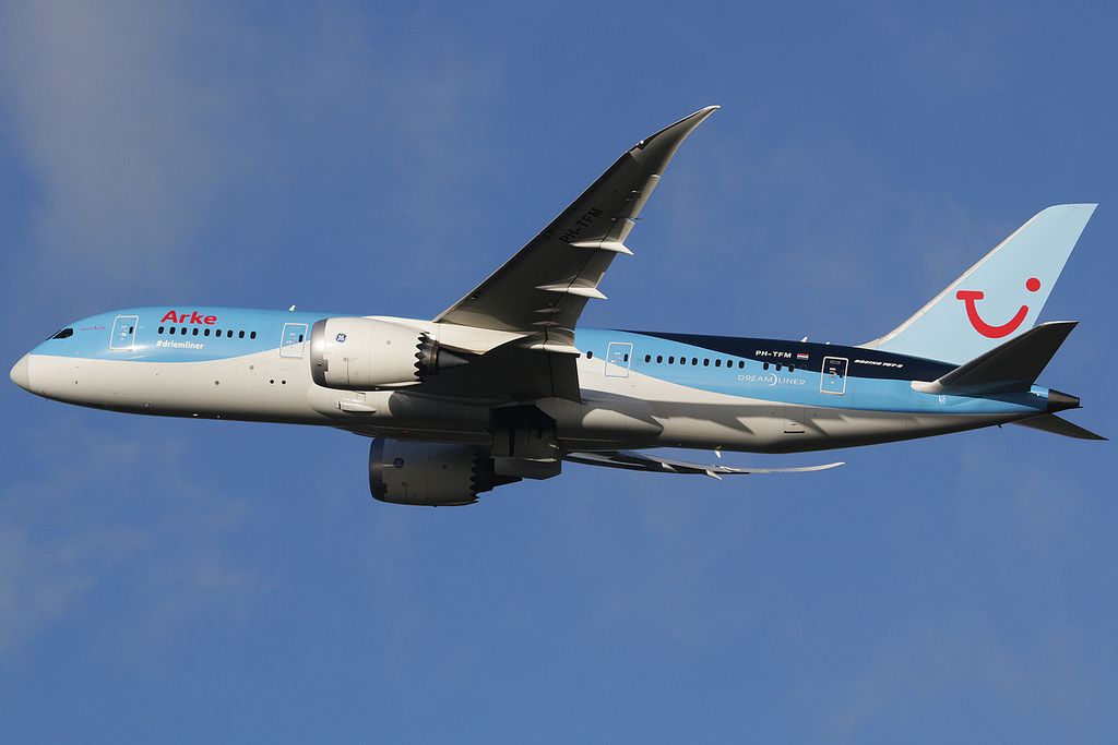 Photo of TUI Airlines Nederland PH-TFM, Boeing 787-8 Dreamliner