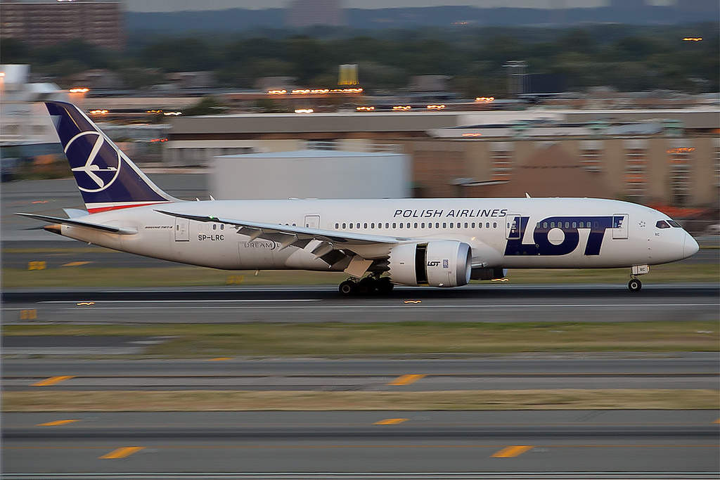 Photo of LOT Polish Airlines SP-LRC, Boeing 787-8 Dreamliner