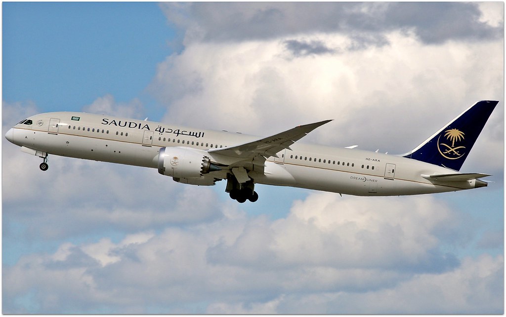 Photo of Saudi Arabian Airlines HZ-ARA, Boeing 787-9 Dreamliner