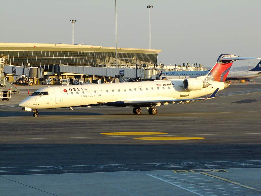 Photo of GoJet Airlines N374CA, Canadair CRJ-700