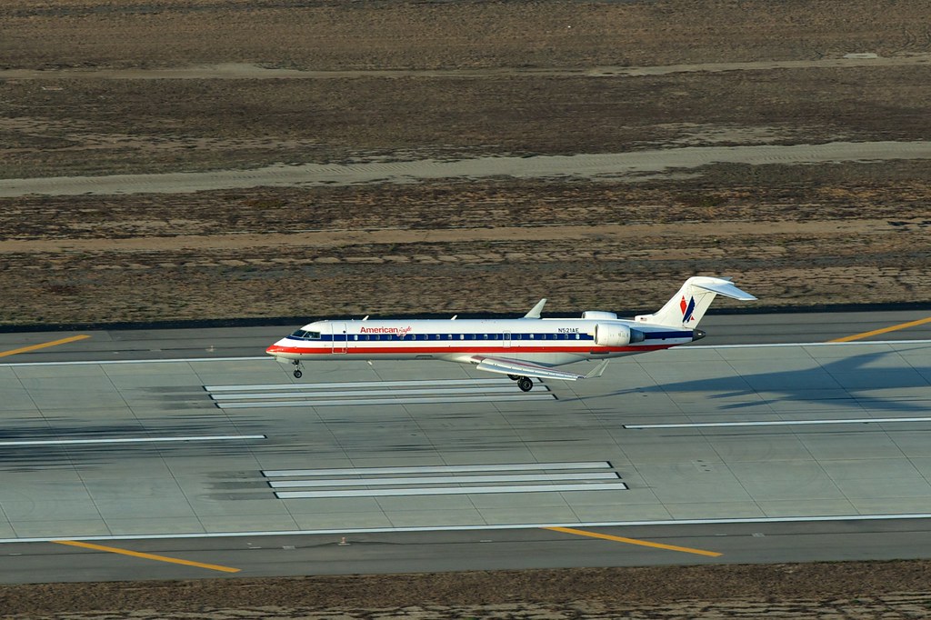 Photo of Envoy Air N521AE, Canadair CRJ-700