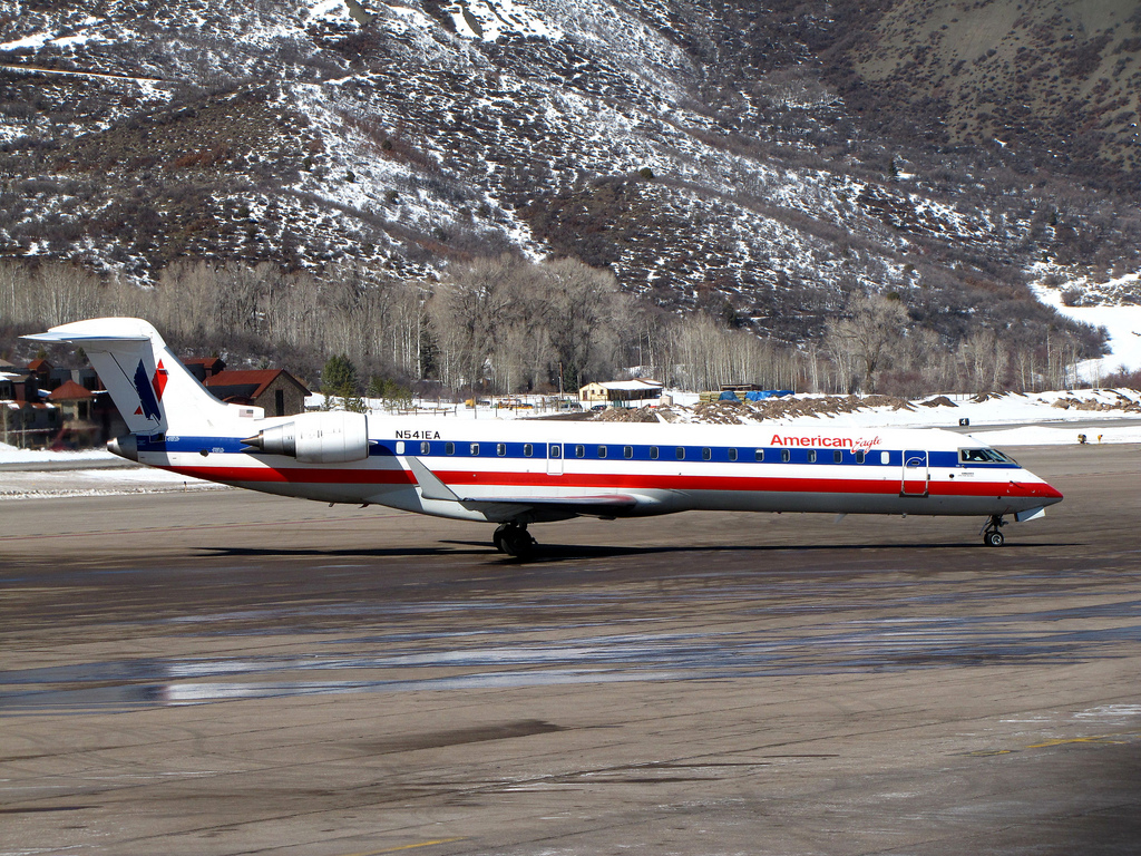 Photo of American Eagle N541EA, Canadair CRJ-700