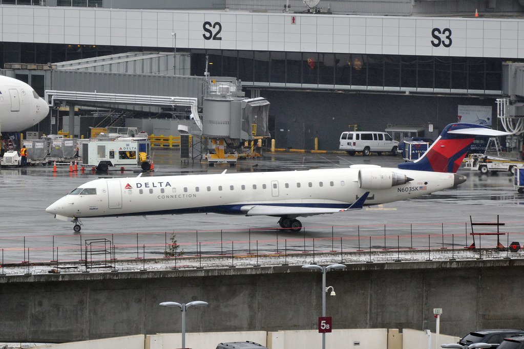 Photo of Skywest Airlines N603SK, Canadair CRJ-700