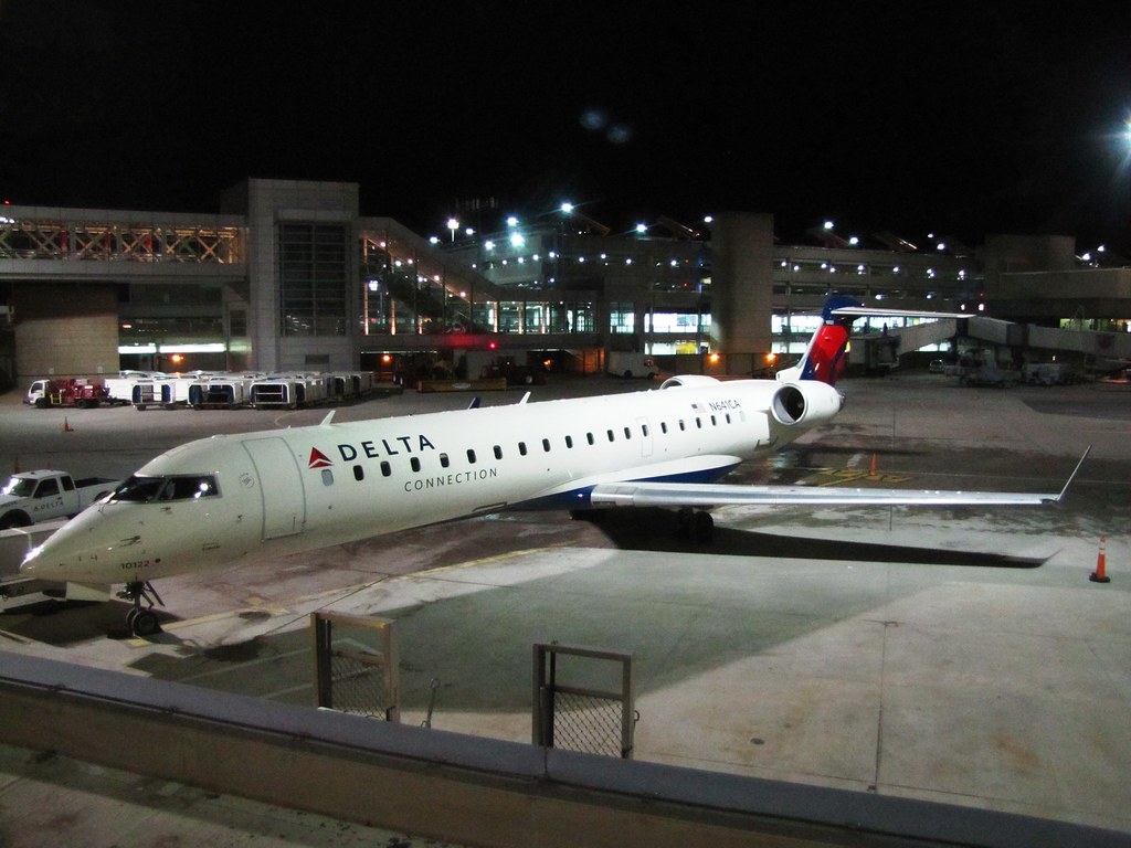 Photo of Skywest Airlines N641CA, Canadair CRJ-700
