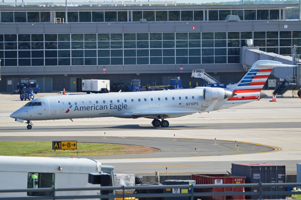 Photo of PSA Airlines N710PS, Canadair CRJ-700