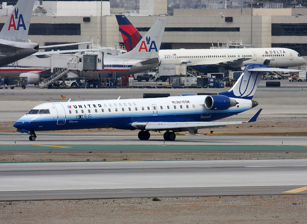 Photo of Skywest Airlines N715SK, Canadair CRJ-700
