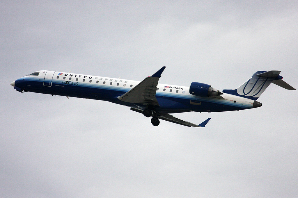Photo of Skywest Airlines N745SK, Canadair CRJ-700