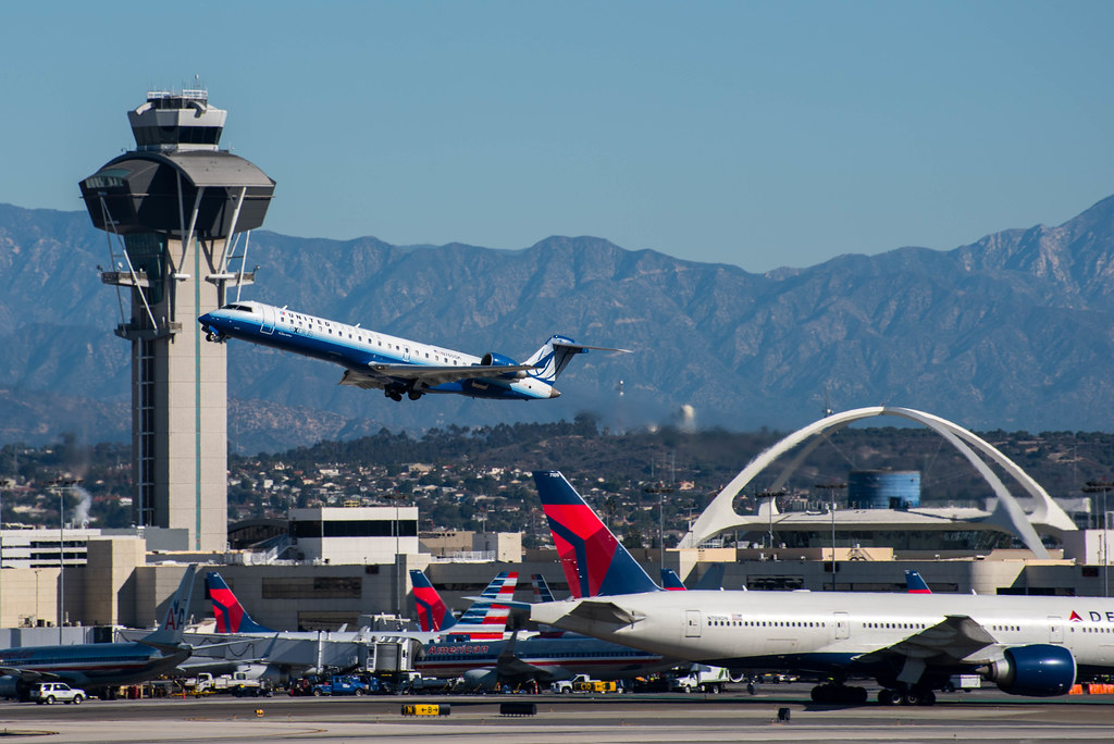 Photo of Skywest Airlines N760SK, Canadair CRJ-700