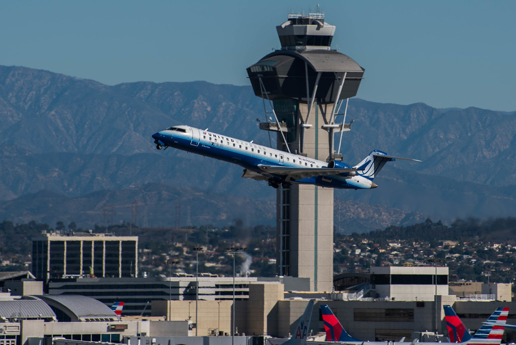 Photo of Skywest Airlines N760SK, Canadair CRJ-700