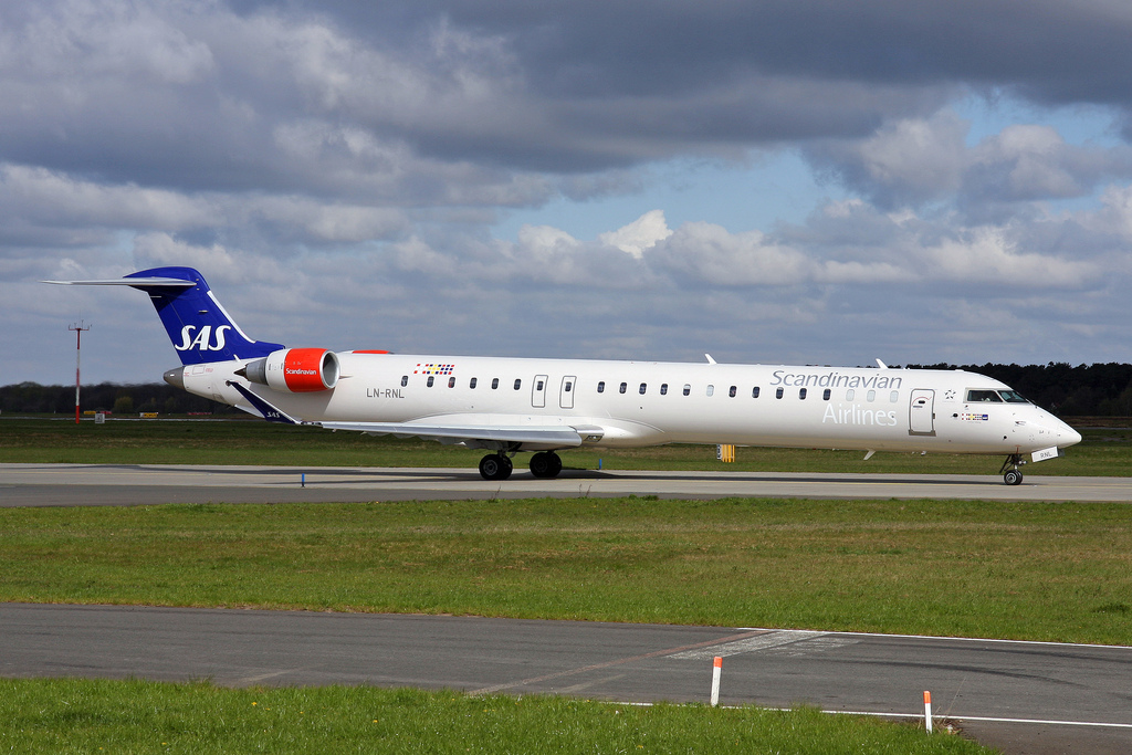 Photo of SAS Scandinavian Airlines LN-RNL, Canadair CL-600 Regional Jet CRJ-705