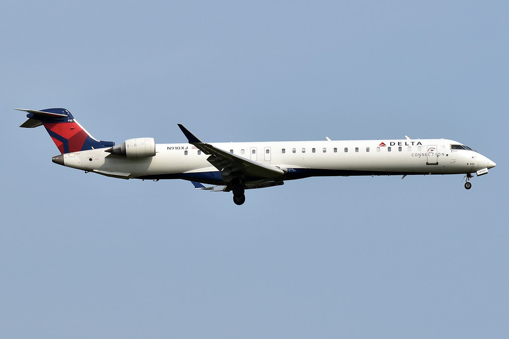 Photo of Endeavor Air N910XJ, Canadair CL-600 Regional Jet CRJ-705
