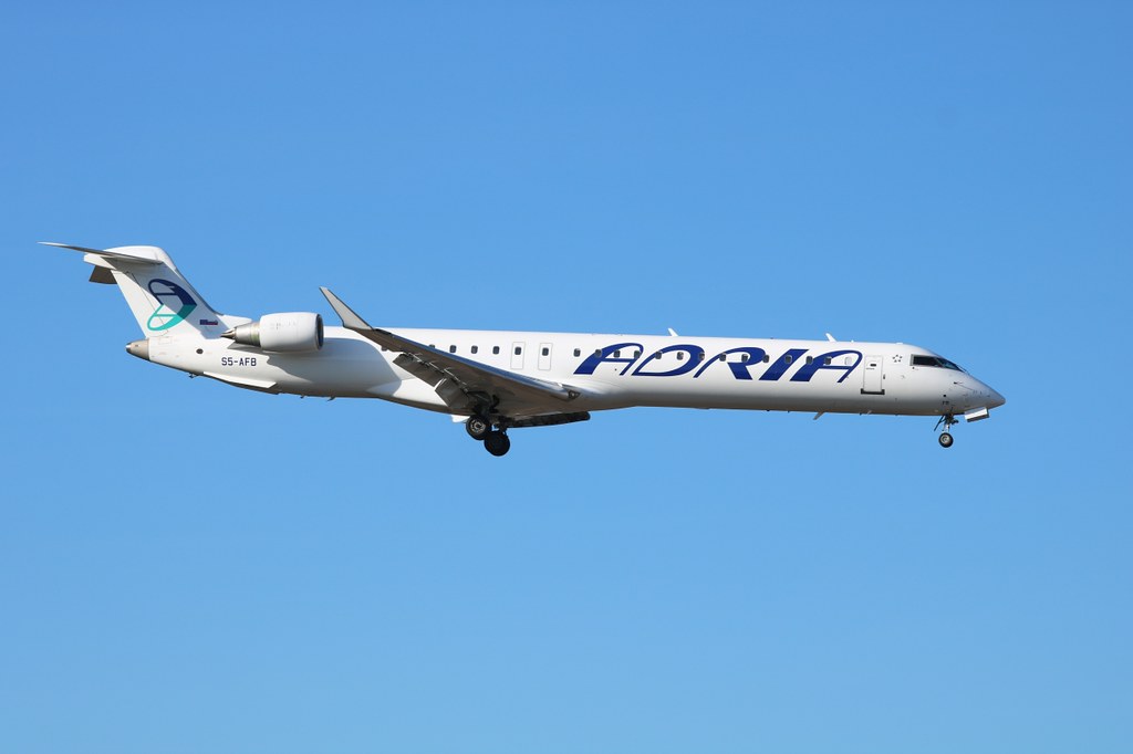 Photo of Adria Airways S5-AFB, Canadair CL-600 Regional Jet CRJ-705