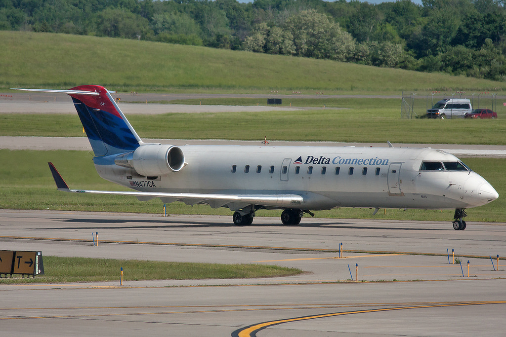 Photo of Skywest Airlines N477CA, Canadair Corporate Jetliner