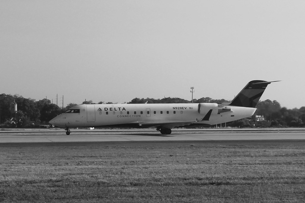 Photo of Skywest Airlines N928EV, Canadair Corporate Jetliner