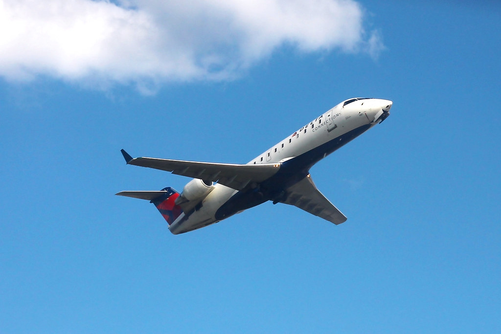 Photo of Endeavor Air N981EV, Canadair Corporate Jetliner