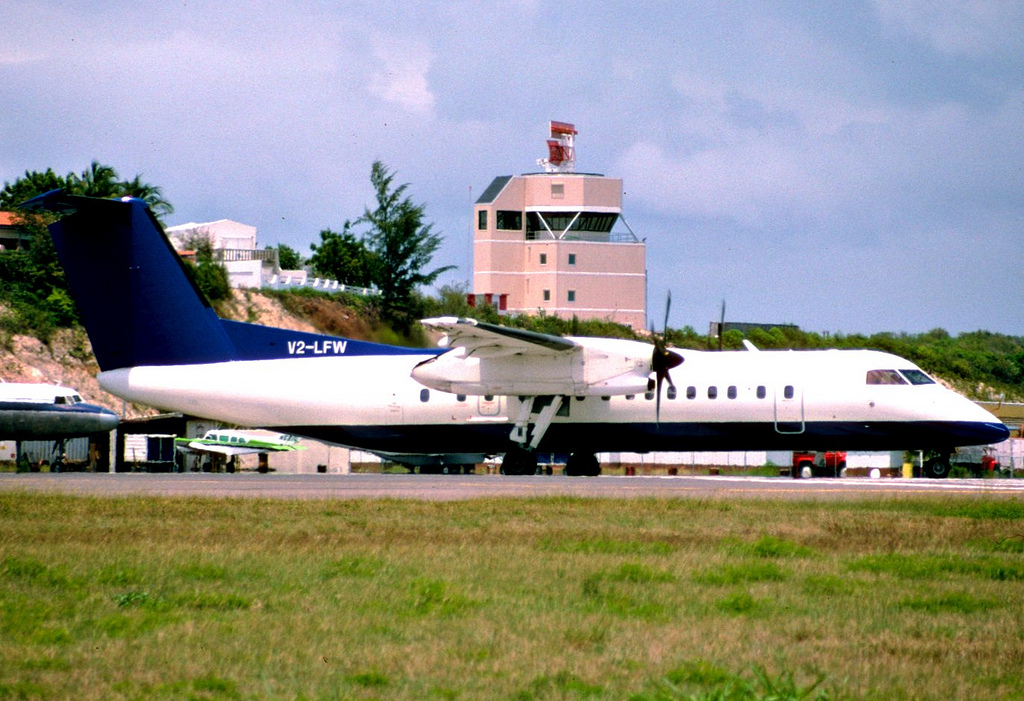 Photo of Hawkair Aviation Services C-FIDL, De Havilland Dash 8 (300)