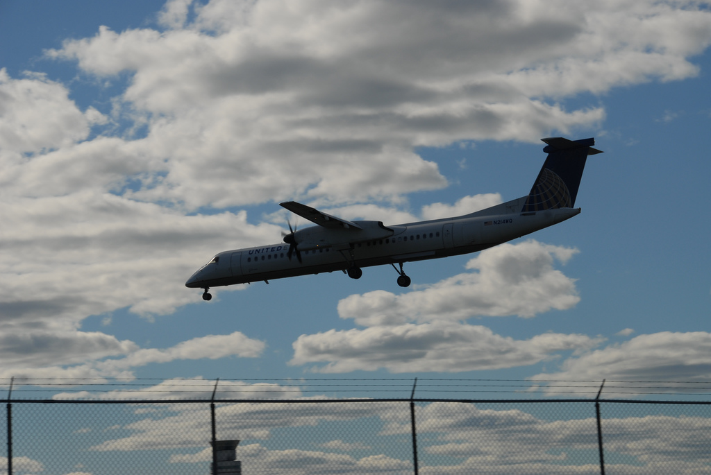 Photo of Republic Airways N214WQ, De Havilland Dash 8 (400)