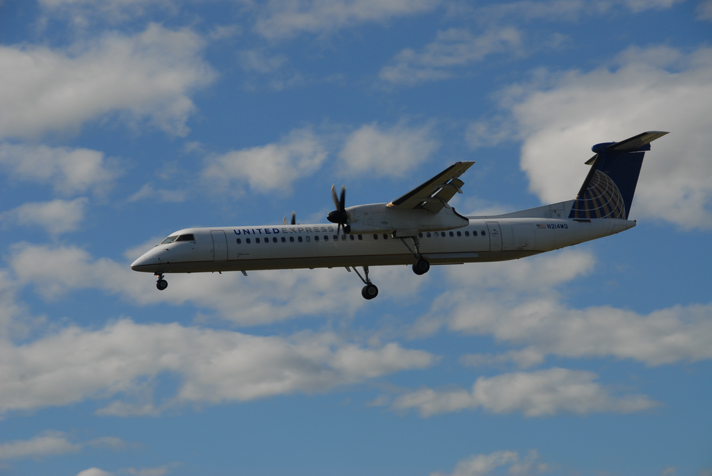 Photo of Republic Airways N214WQ, De Havilland Dash 8 (400)