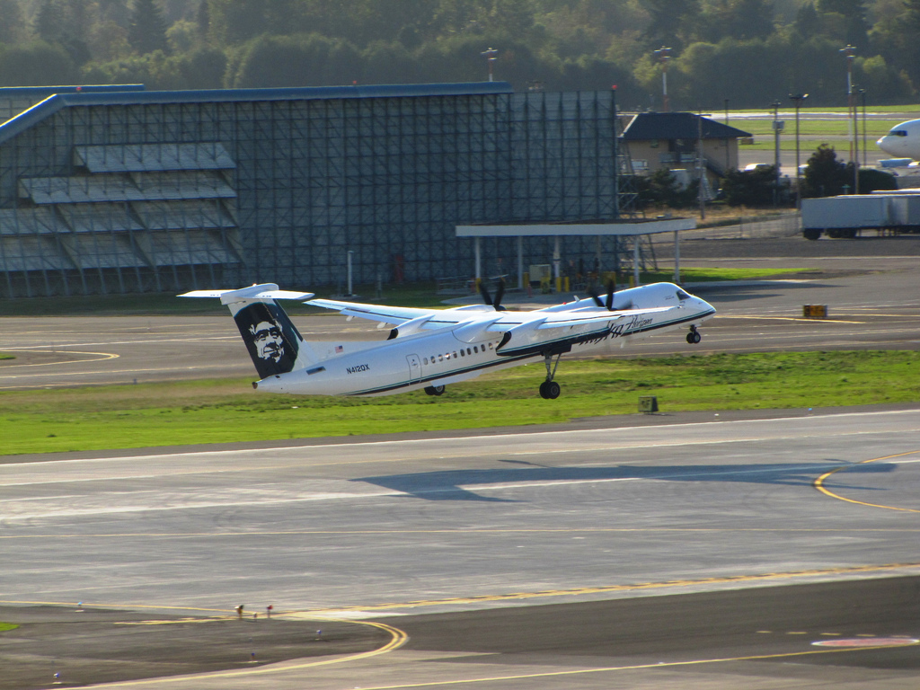 Photo of Horizon Air N412QX, De Havilland Dash 8 (400)