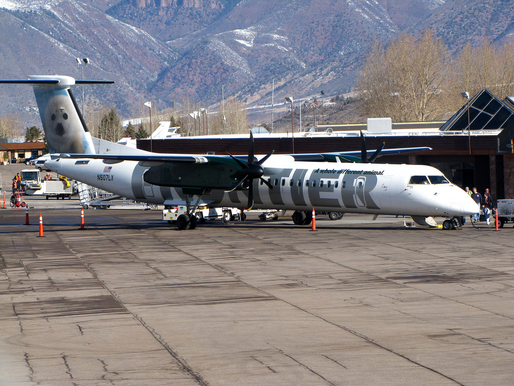 Photo of Republic Airlines N507LX, De Havilland Dash 8 (400)
