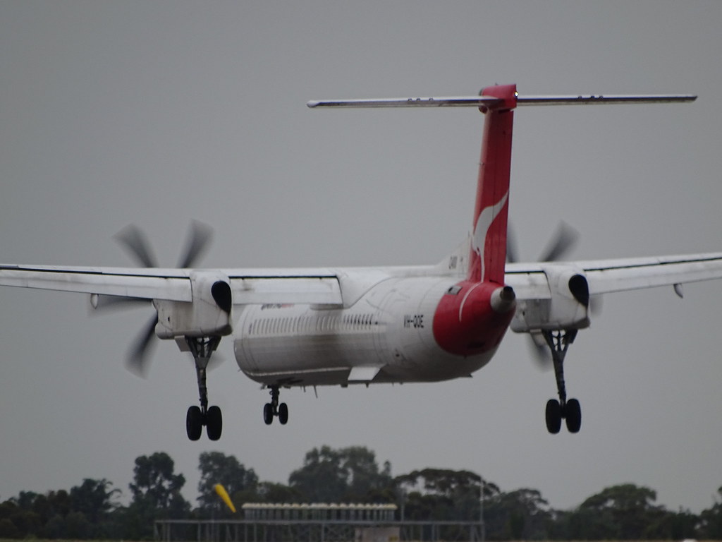 Photo of Sunstate Airlines VH-QOE, De Havilland Dash 8 (400)
