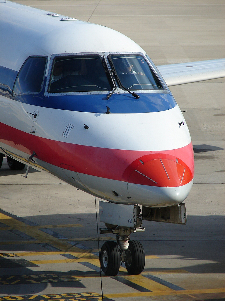Photo of Envoy Air N830AE, Embraer ERJ-135