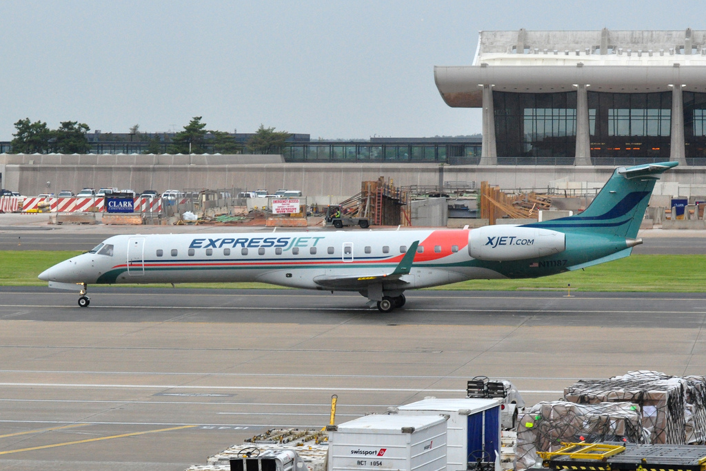 Photo of Expressjet N11187, Embraer ERJ-145
