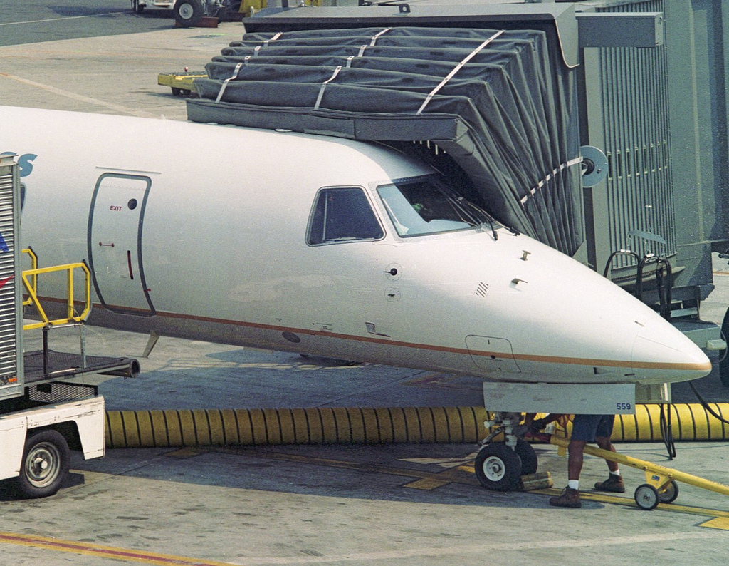 Photo of Expressjet N16559, Embraer ERJ-145