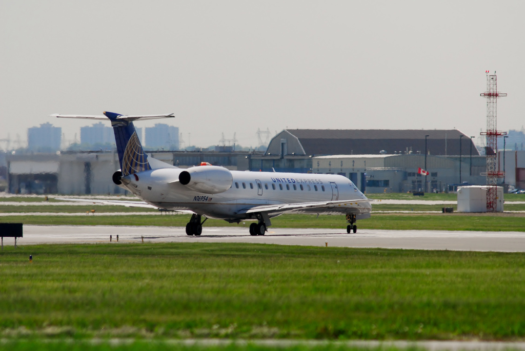Photo of Expressjet N16954, Embraer ERJ-145